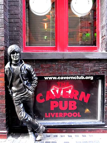 The Cavern Pub & Statue de John Lennon