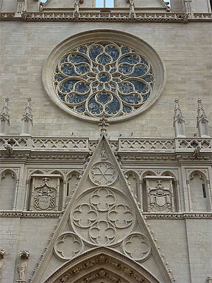 Détail de la façade de la cathédrale Saint Jean