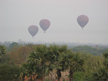 Bagan en montgolfière