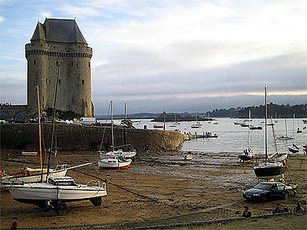 Marée basse près de la Tour Solidor