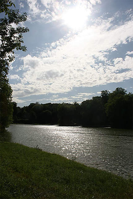 Le lac du parc Jean-Jacques Rousseau