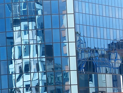 Reflets d'immeubles rue Marguerite Yourcenar