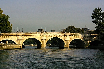 Ponts de Paris au soleil couchant