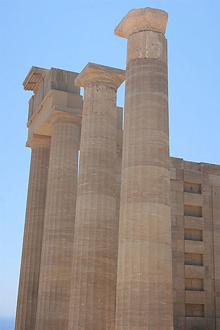 Les colonnes du sanctuaire d' Athéna Lindia