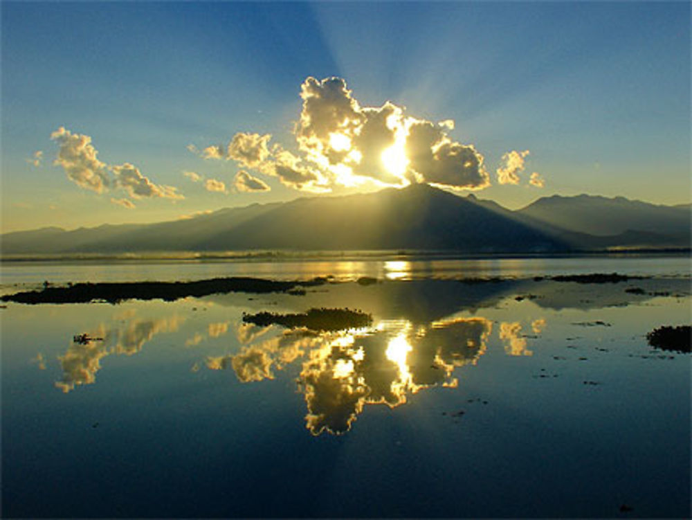 Coucher de Soleil sur le lac Phayao