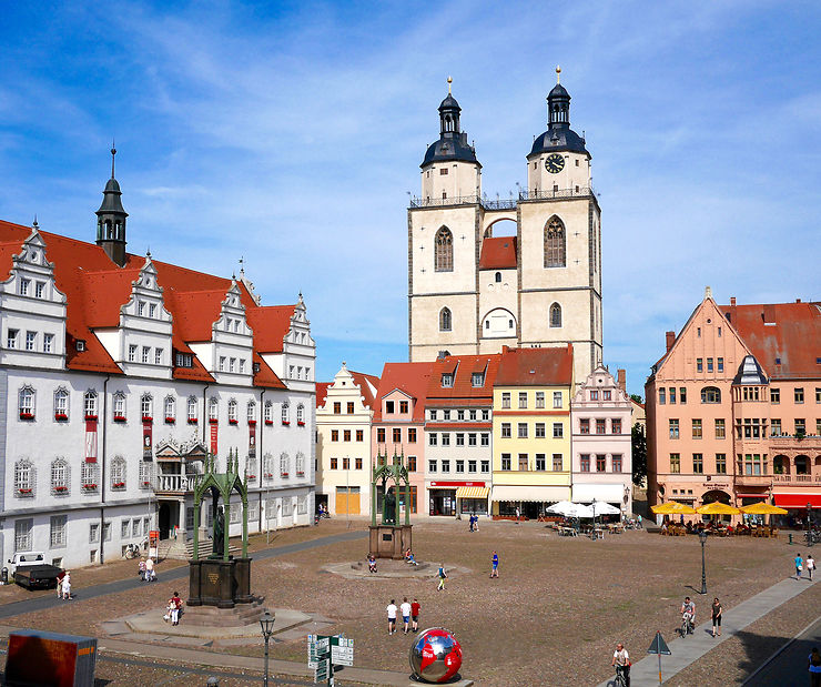 Les monuments commémoratifs de Luther à Eisleben et Wittenberg