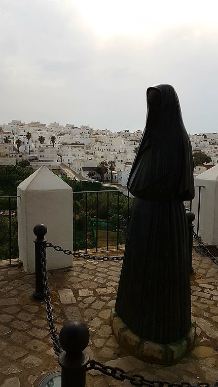 Statue Maure dans un village blanc d'Andalousie