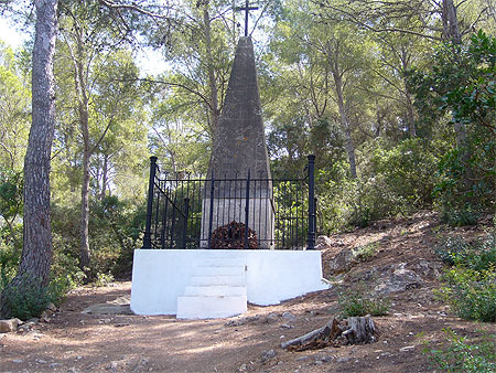 Ile de Cabrera: Monument aux soldats Français Ile de Cabrera: Monument aux soldats Français