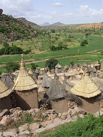 Vue sur la plaine depuis le village de Tiogou Vue sur la plaine depuis le village de Tiogou