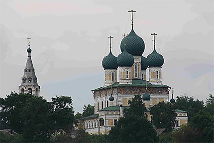 Cathédrale Exaltation-de-la-Croix de Toutaiev
