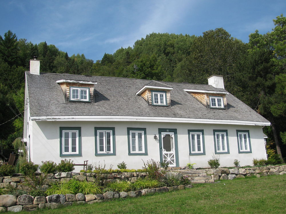 La Maison Française, Aux Éboulements