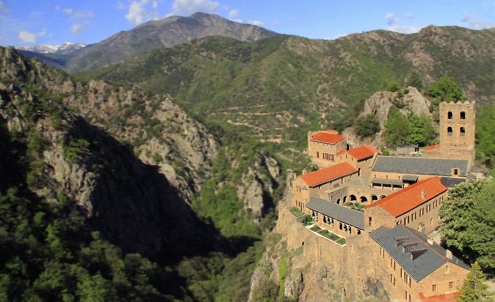 Abbeye St Martin de Canigou au soleil couchant