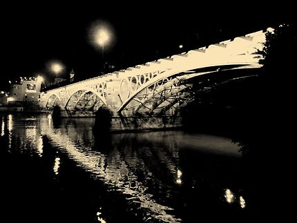 Le pont de Triana, la nuit