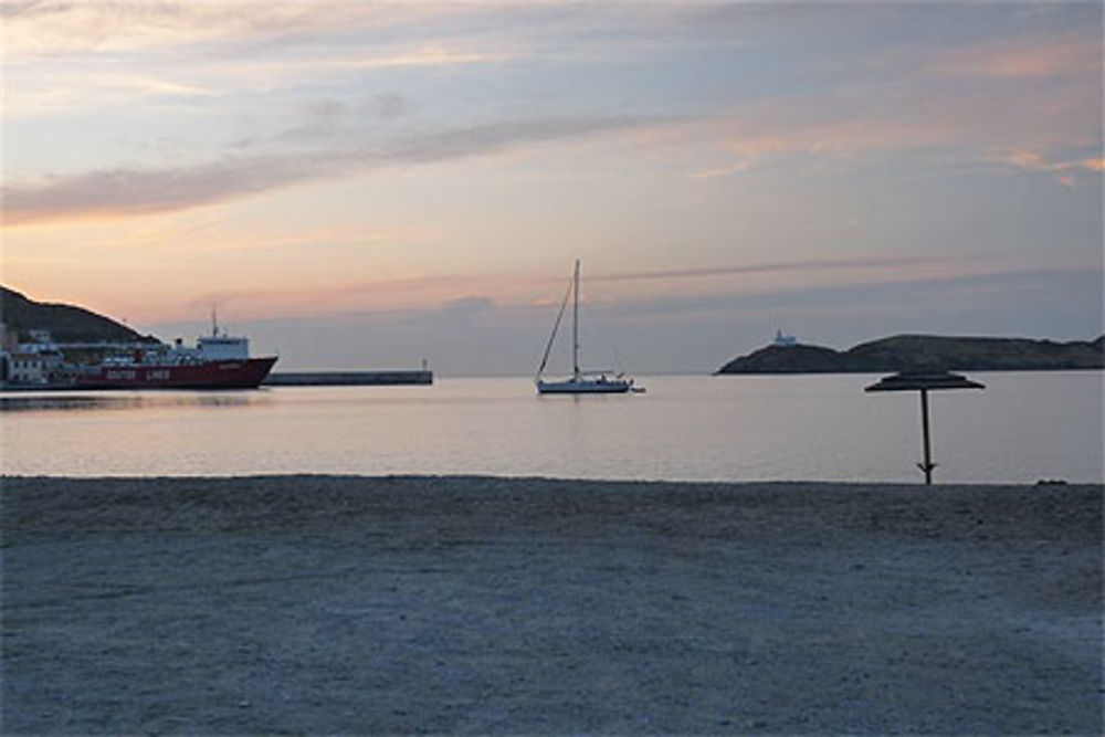 Lumiére du soir sur la baie de Korissia