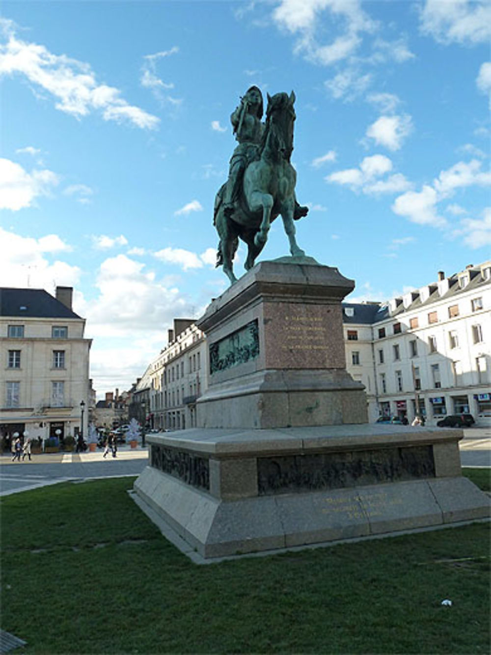 Statue de la pucelle