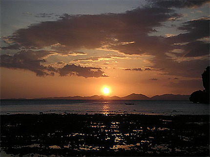 Sunset on Tonsai beach