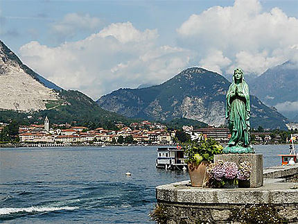Port d'Isola dei Pescatori et sa Vierge