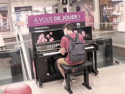 Un piano dans la gare de l'Est