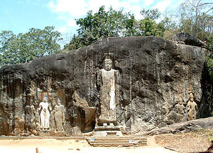 Falaises sculptées de Bouddha