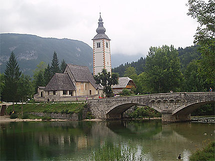 Eglise et pont de Ribcev Laz