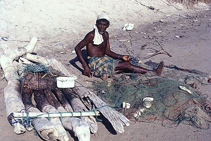 Tihama : pêcheur et sa "barque" : quelle pauvreté 
