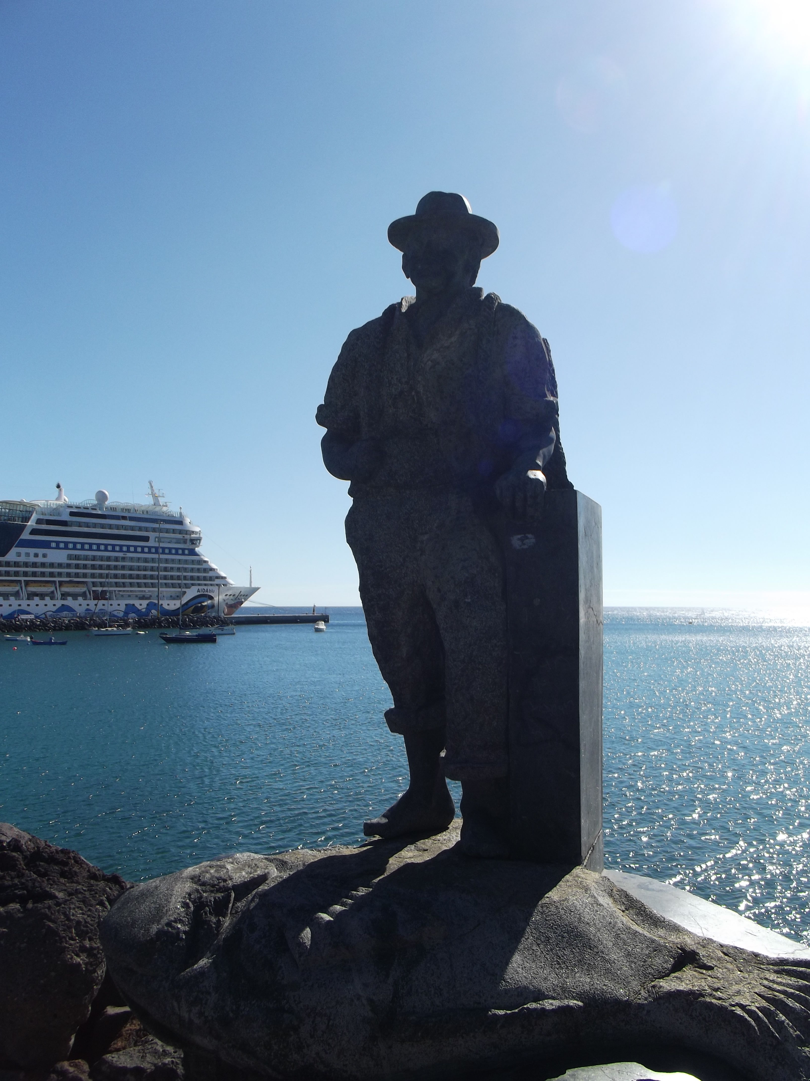 Statue dans le port
