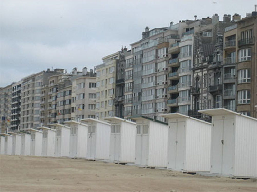 Cabines de plage en front de mer