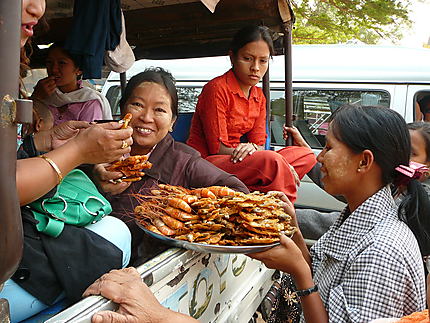 Distribution de crevettes grillées