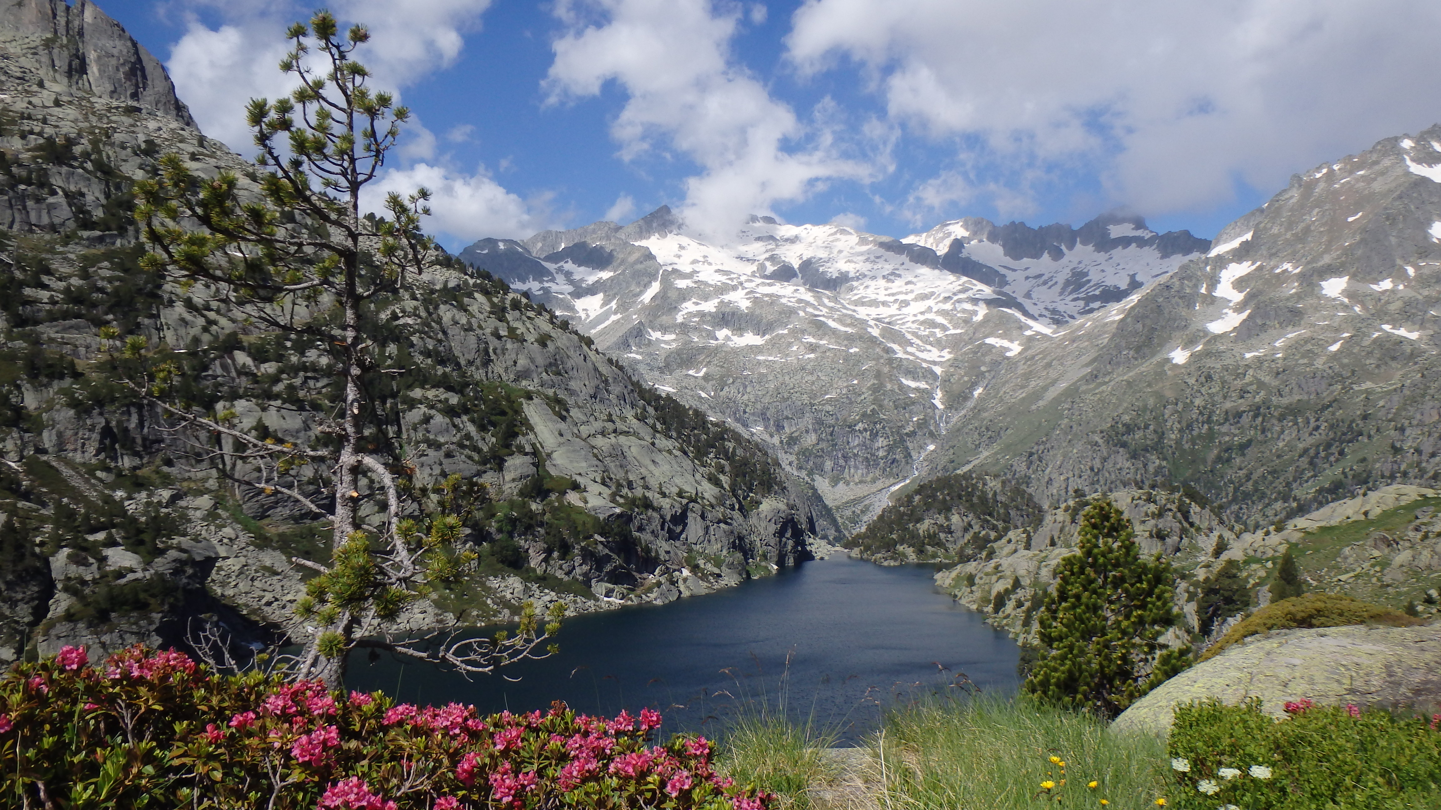 Lac Nègre (Parc national des Aiguestortes). Lac Nègre (Parc national des Aiguestortes).