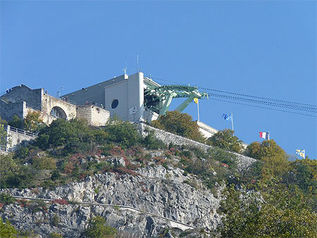 Bastille, drapeaux flottants Bastille, drapeaux flottants