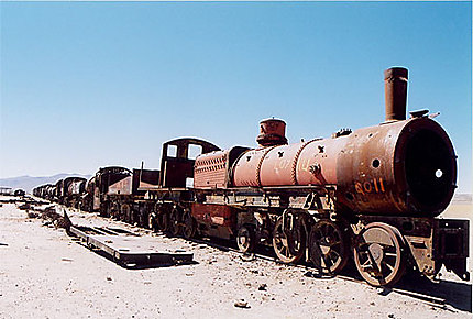 Cimetière de trains au milieu du désert (Salar d'Uyuni)