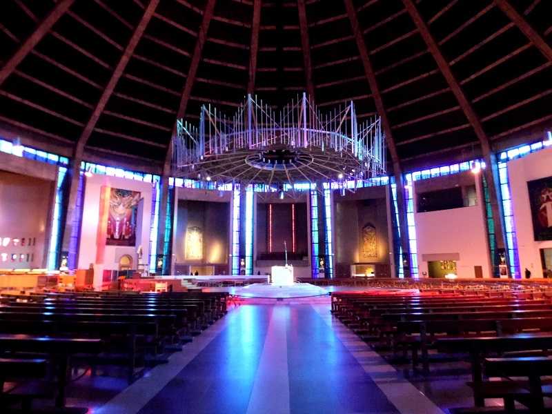 Intérieur de la cathédrale catholique Intérieur de la cathédrale catholique