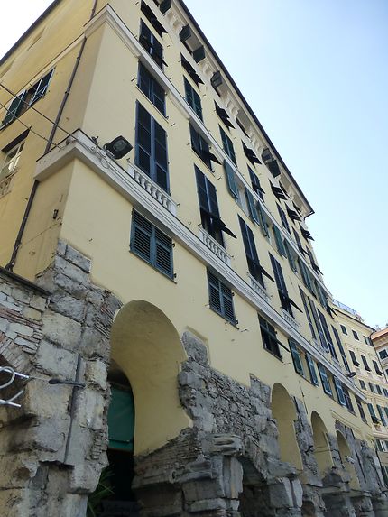 Arcades sous immeubles, Gênes