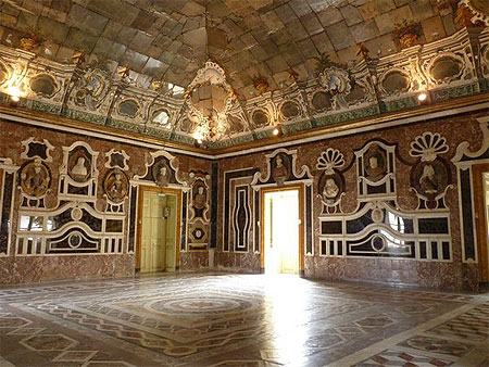 Salle des miroirs de la villa Palagonia à Bagheria Salle des miroirs de la villa Palagonia à Bagheria