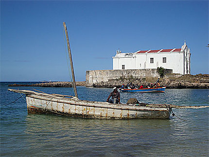 Le bateau et l'église