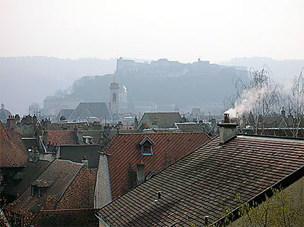 Besançon, les toits du quartier Battant au petit matin