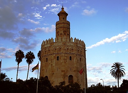 La torre del Oro sous le soleil couchant