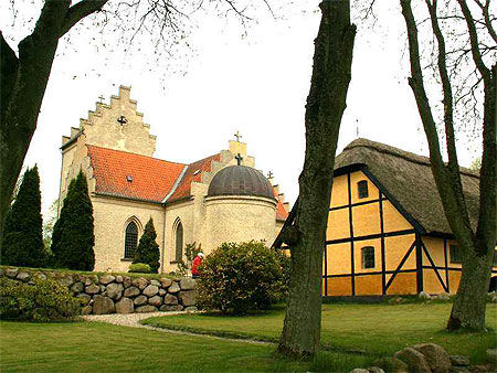 Eglise et maison à Sæby