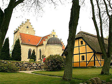 Eglise et maison à Sæby