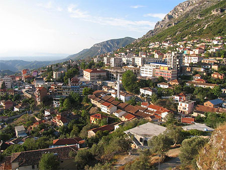 Albanie: vue générale de Kruja Albanie: vue générale de Kruja