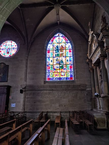 Somptueux vitrail église de Fougères