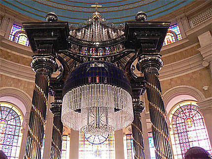 Intérieur de la basilique de Yamoussoukro