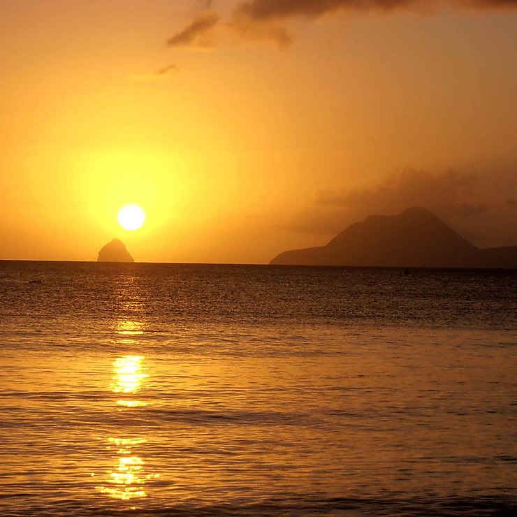 Coucher de soleil sur le Rocher du Diamant, Martinique
