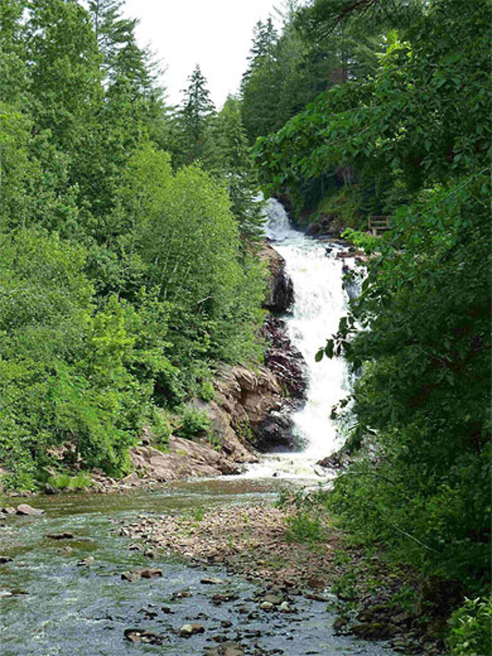 Cascade des chutes de la rivière bostonnais