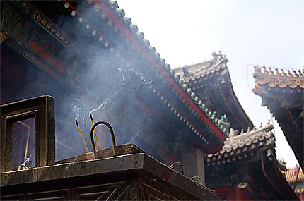 Fumée d'encens au Temple des Lamas