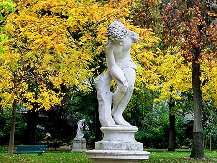 Statue au parc Monceau