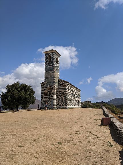 Eglise sur sa colline