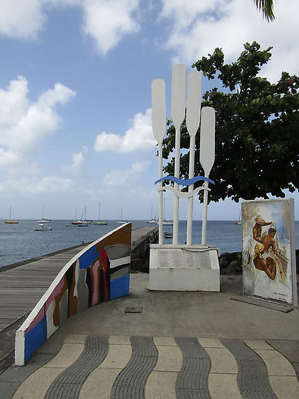 Monument aux disparus en Mer
