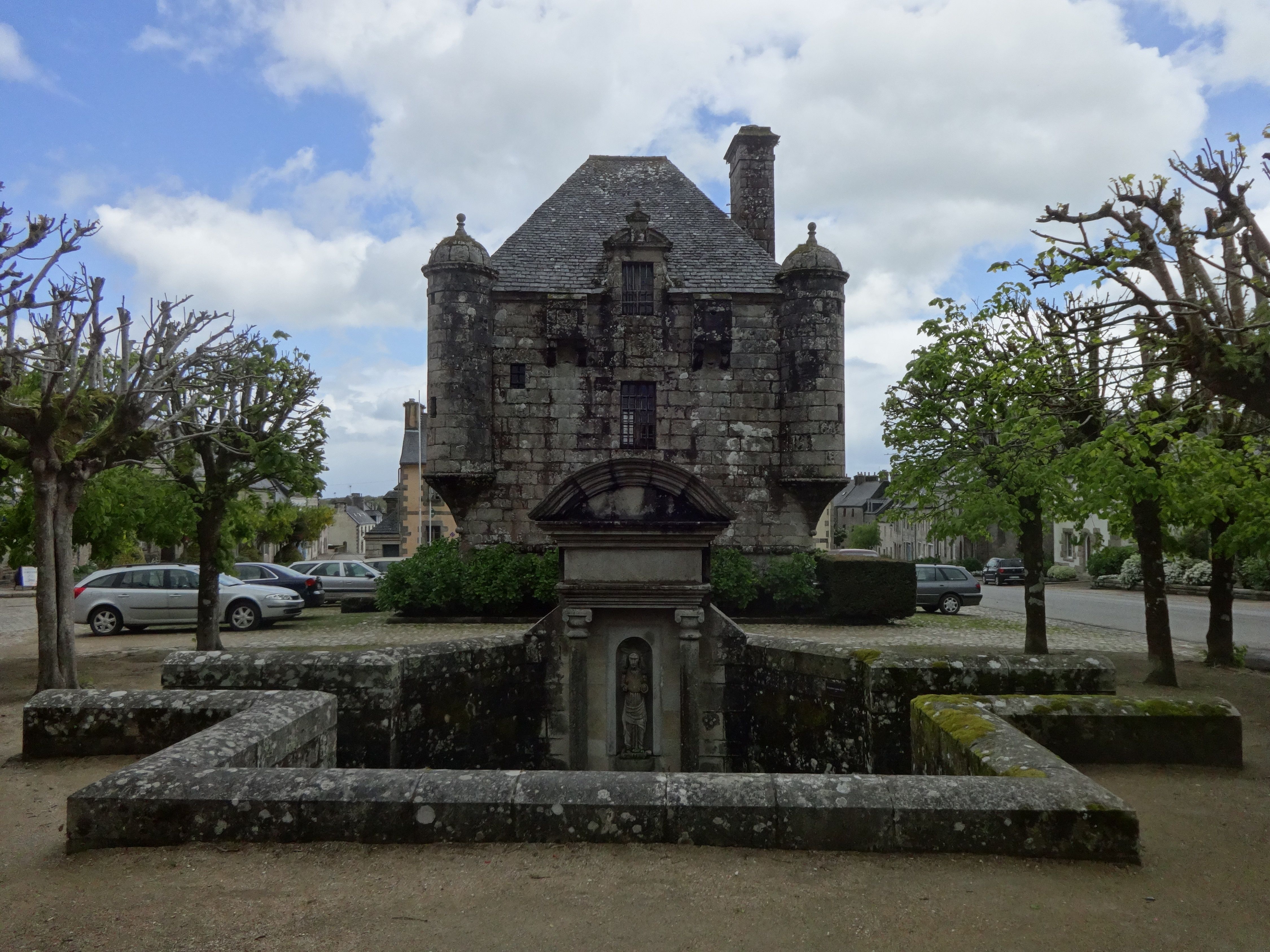 Présidial et Fontaine Sainte-Barbe