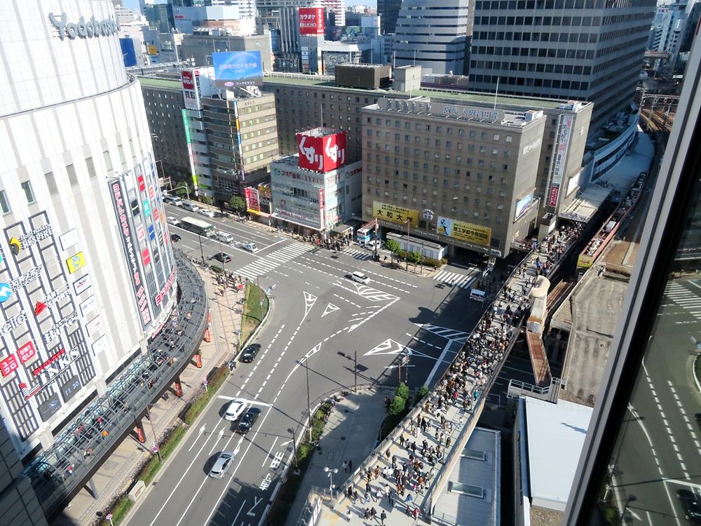 Vue plongeante de la Gare d'Osaka